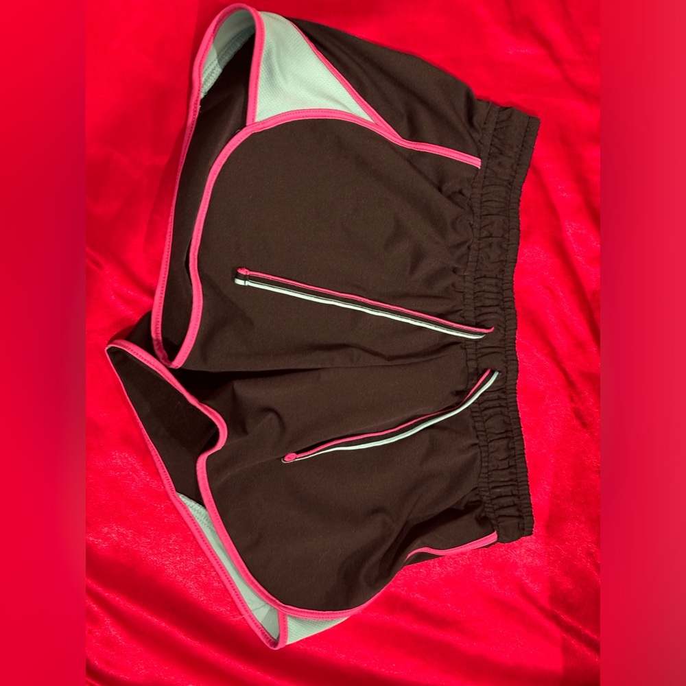 Black xs SO shorts